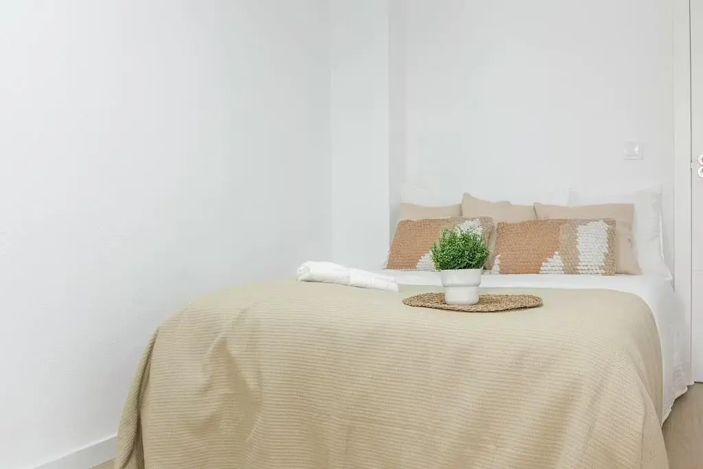 Schlafzimmer; tageslicht, moderner stil