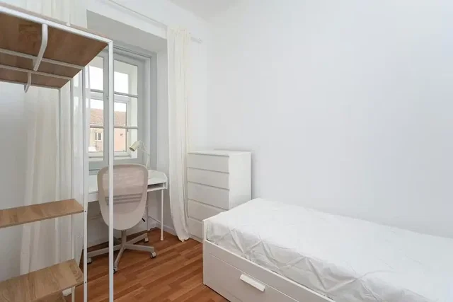 غرفة نوم; ضوء طبيعي, أرضية خشبية