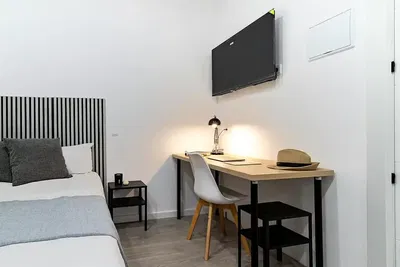 Yatak odası; doğal ışık, modern stil