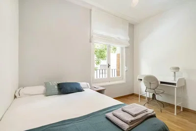 Schlafzimmer; tageslicht, holzboden