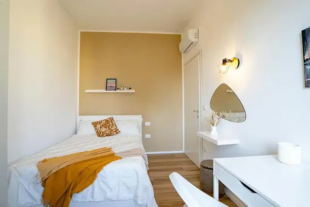 Bedroom; natural light, modern style