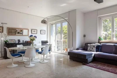 Oturma odası; doğal ışık, modern stil