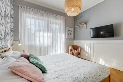 Yatak odası; doğal ışık, modern stil