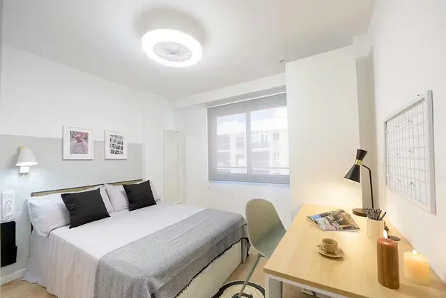 Bedroom; natural light, modern style