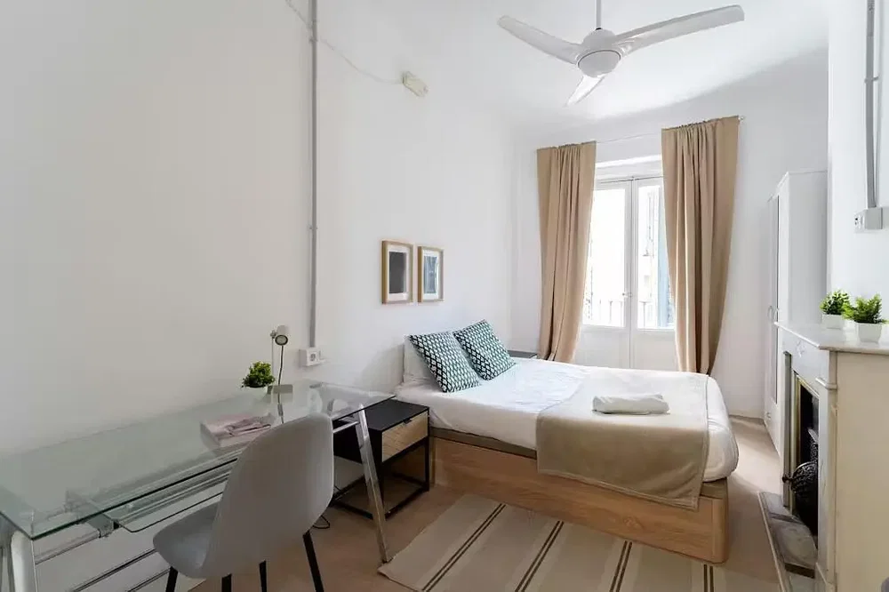 Schlafzimmer; tageslicht, kamin