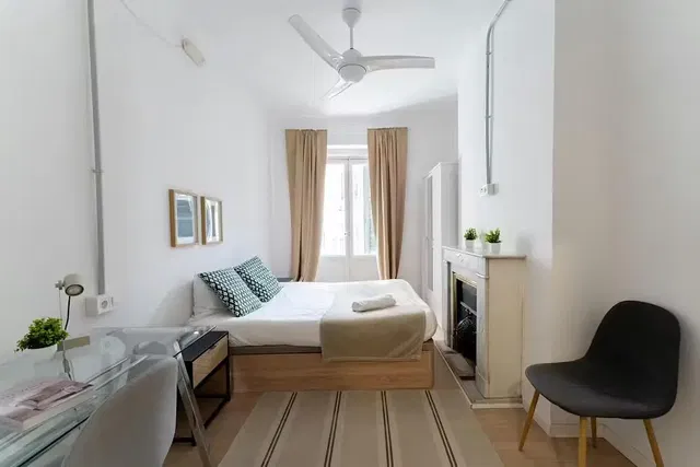 Yatak odası; doğal ışık, modern stil