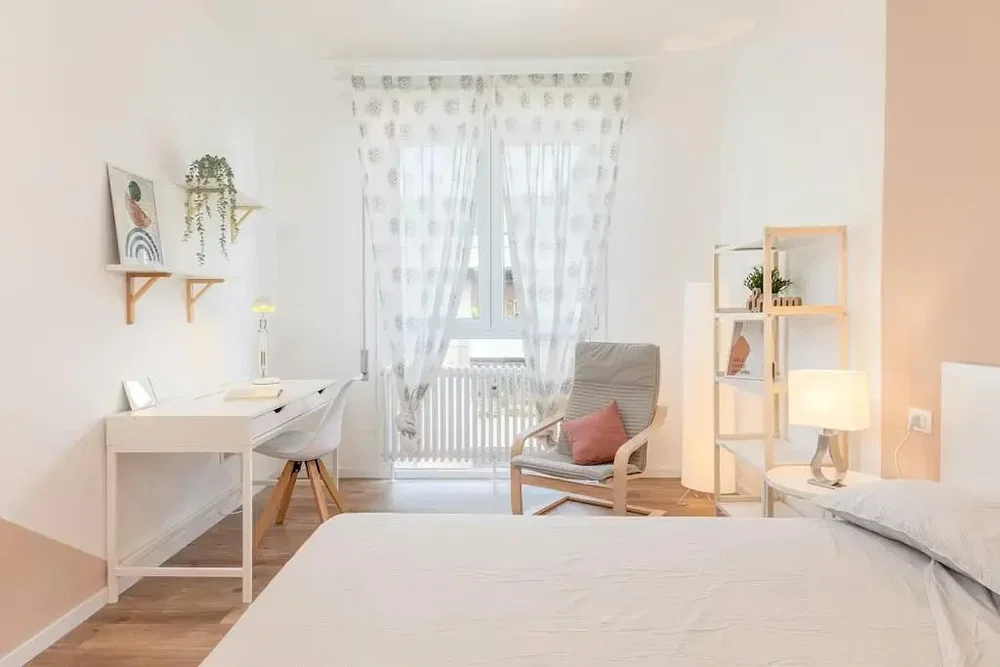 Schlafzimmer; tageslicht, moderner stil