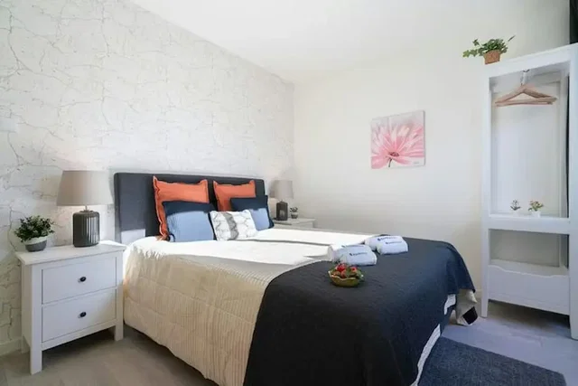 Camera da letto; luce naturale, stile moderno