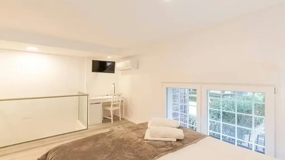 Yatak odası; doğal ışık, modern stil