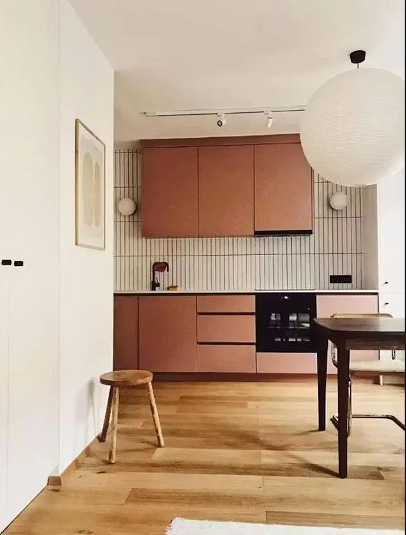 Küche; holzboden, tageslicht, moderner stil