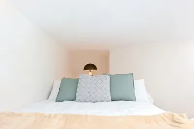 Schlafzimmer; tageslicht, moderner stil