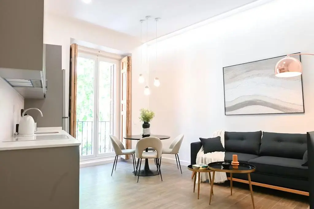 Wohnzimmer; blick, tageslicht, moderner stil