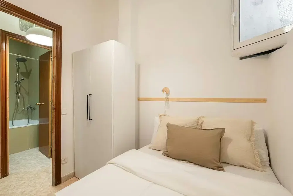 Schlafzimmer; tageslicht, moderner stil