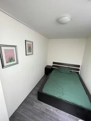 Chambre; parquet, style moderne, lumière naturelle
