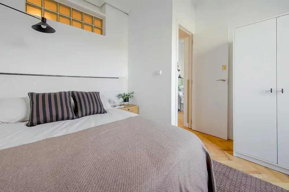 Schlafzimmer; tageslicht, moderner stil