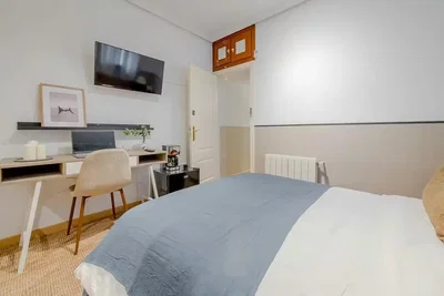 Yatak odası; doğal ışık, modern stil