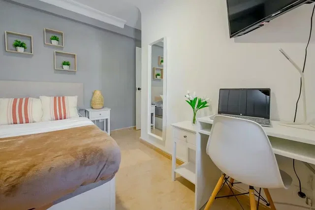 Camera da letto; luce naturale, stile moderno