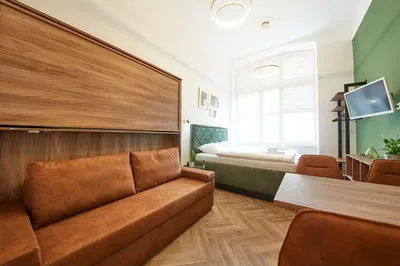 Schlafzimmer; holzboden, tageslicht, moderner stil