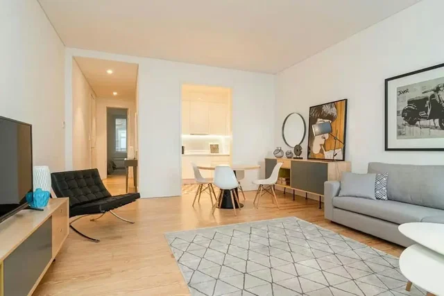 Salón; luz natural, estilo moderno, suelo de madera