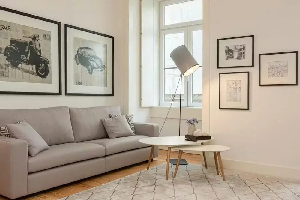 Oturma odası; modern stil, doğal ışık, fayans zemin