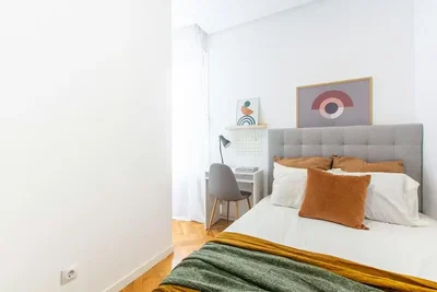 Schlafzimmer; tageslicht, moderner stil