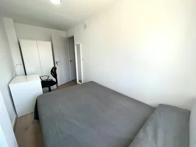 Schlafzimmer; holzboden, tageslicht