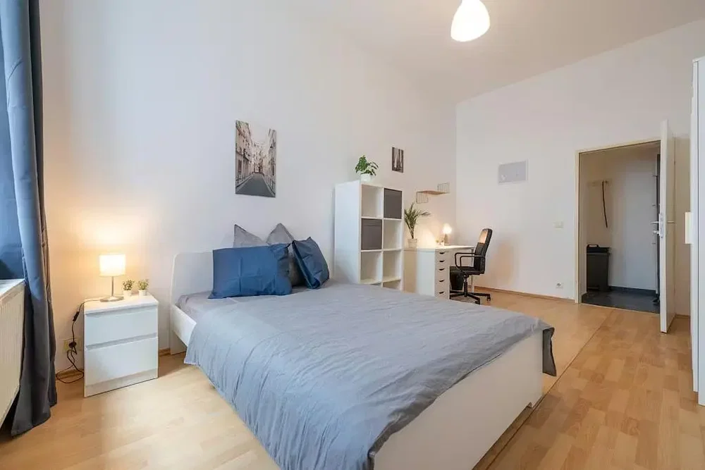 Chambre; lumière naturelle, style moderne, parquet