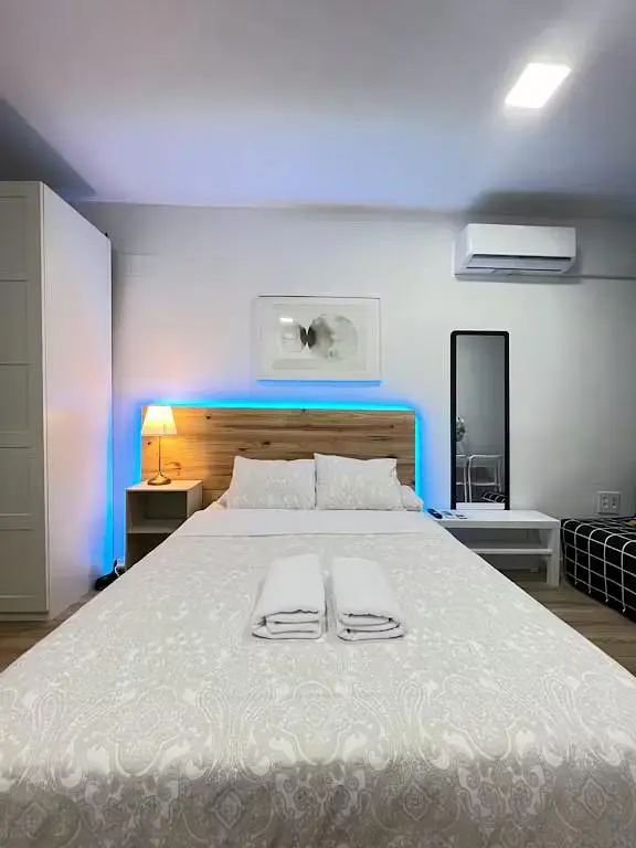 Schlafzimmer; tageslicht, moderner stil