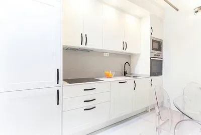 Küche; küchengeräte, tageslicht, moderner stil