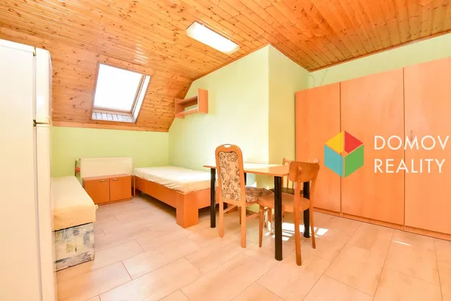 Bedroom; wood floor, natural light