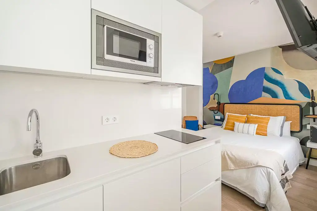 Schlafzimmer; küchengeräte, tageslicht