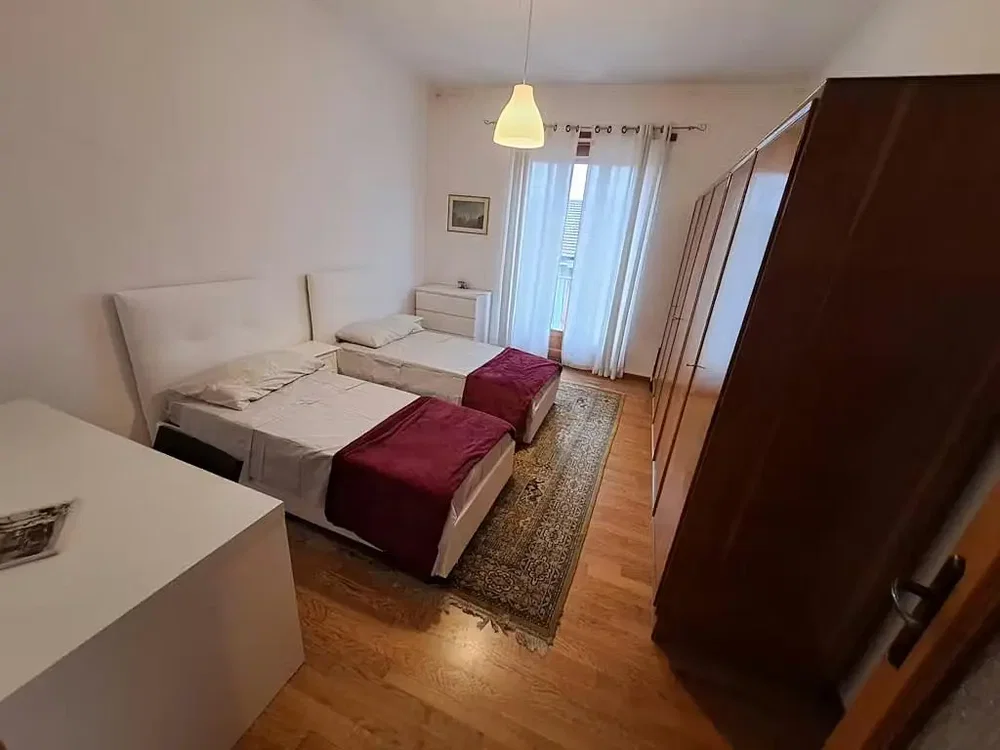 Schlafzimmer; holzboden, tageslicht