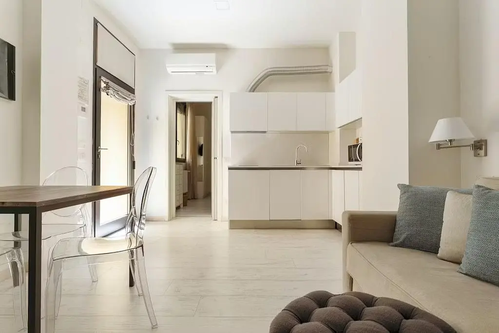 Oturma odası; doğal ışık, modern stil