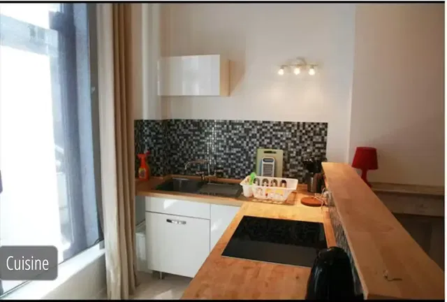 Kitchen; kitchen appliances, natural light, modern style