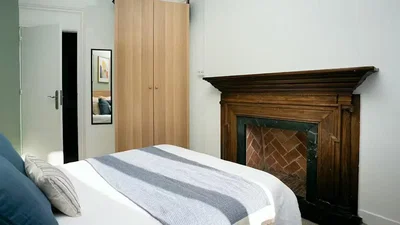 Schlafzimmer; kamin, tageslicht