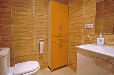 Toilette; fliesenboden