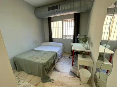 Schlafzimmer; fliesenboden, tageslicht, moderner stil