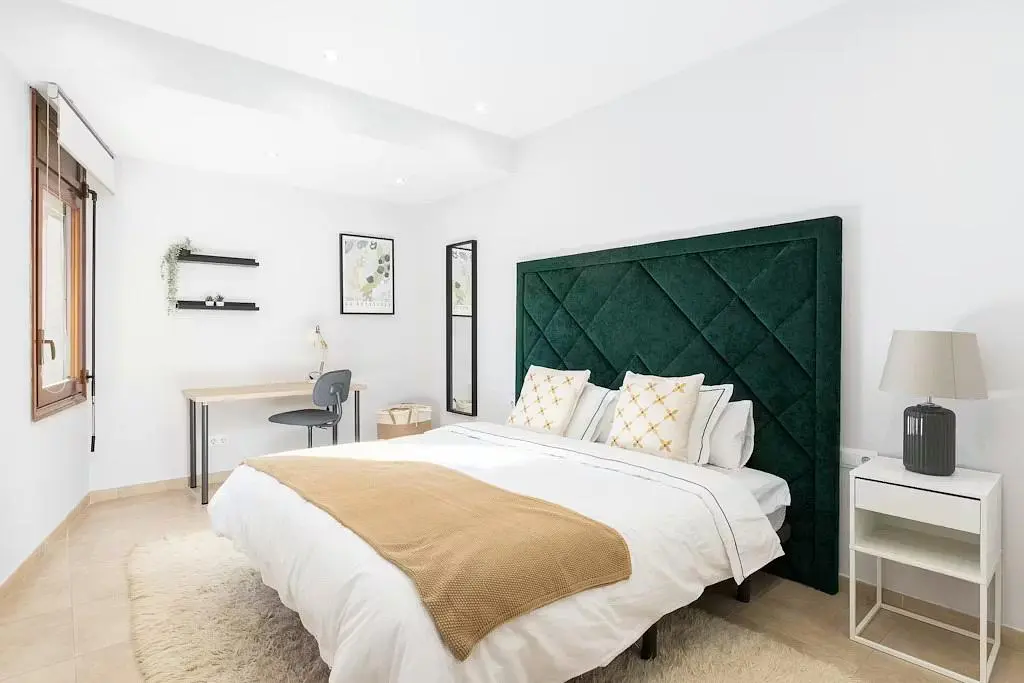 Schlafzimmer; tageslicht, moderner stil, fliesenboden