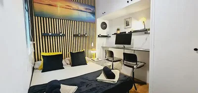 Yatak odası; modern stil, doğal ışık