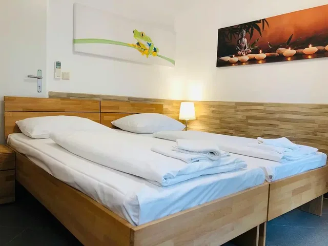 Chambre; style moderne, lumière naturelle