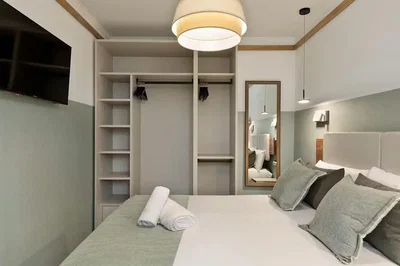 Schlafzimmer; tageslicht, moderner stil, renoviert