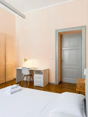 غرفة نوم; ضوء طبيعي, أرضية خشبية