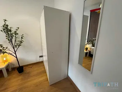 Schlafzimmer; holzboden, tageslicht