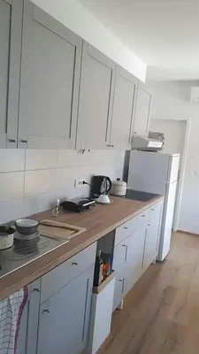 Küche; küchengeräte, holzboden, tageslicht