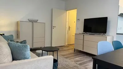 Wohnzimmer; moderner stil, holzboden, tageslicht