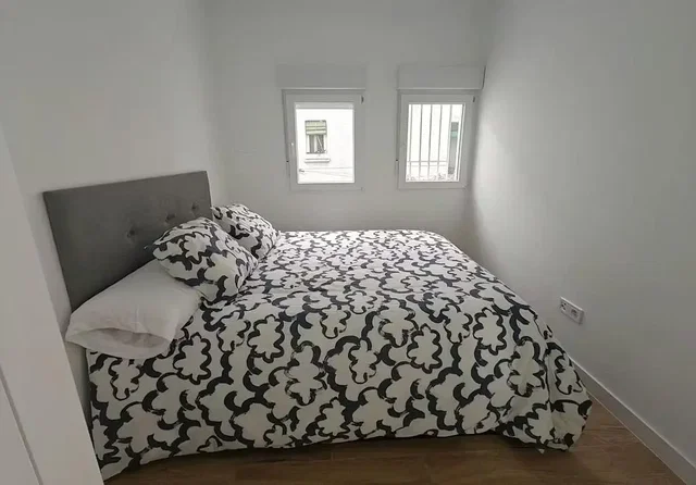 Schlafzimmer; tageslicht, holzboden