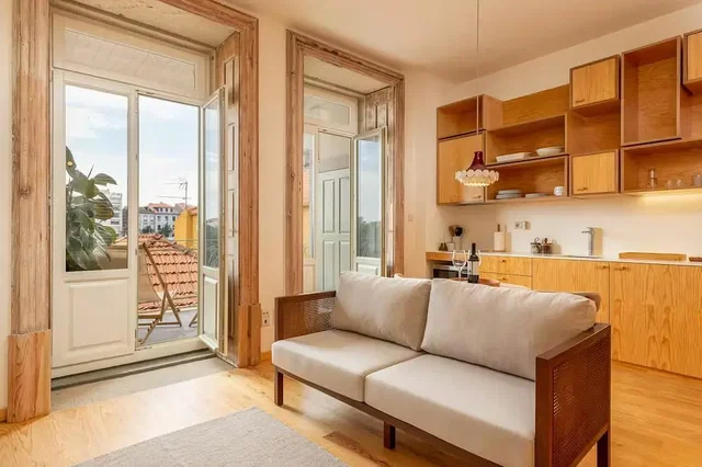 Wohnzimmer; blick, holzboden, tageslicht, moderner stil