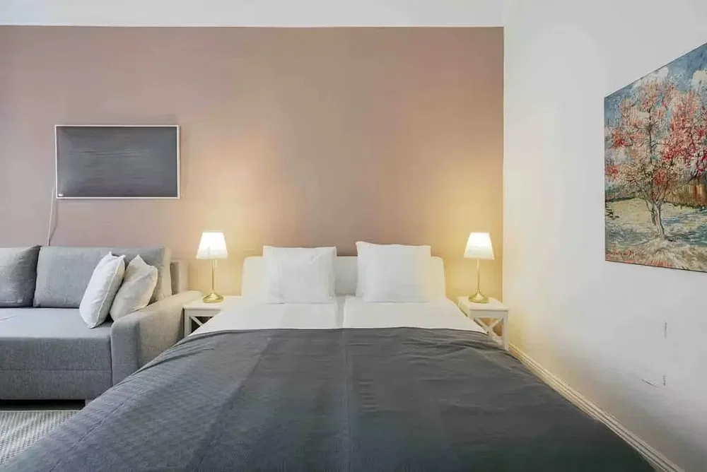 Spavaća soba; prirodno svjetlo, moderni stil