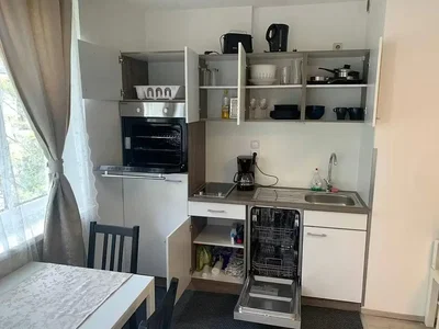 Kuhinja; kućanski aparati, pogled, prirodna svjetlost