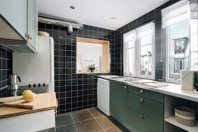 Cucina; elettrodomestici, luce naturale, stile moderno